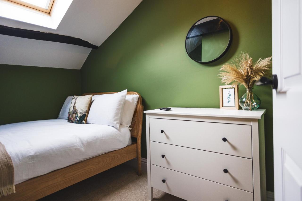 Cathys Cottage, Sun Trap Patio, Modern 3 Bed, Central, Parking Crewkerne Exterior photo